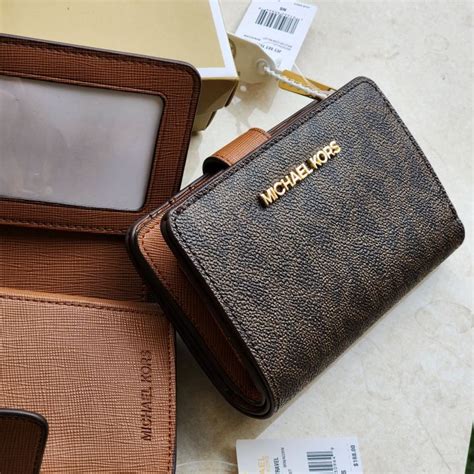 michael michael kors jet set travel bifold zip coin wallet|michael kors jetsetter wallet.